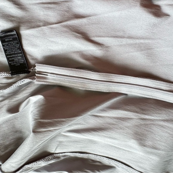 Express Gray Sleeveless Ruffled blouse size large used once excellent condition - Picture 6 of 11